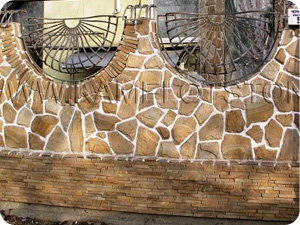 забор из камня